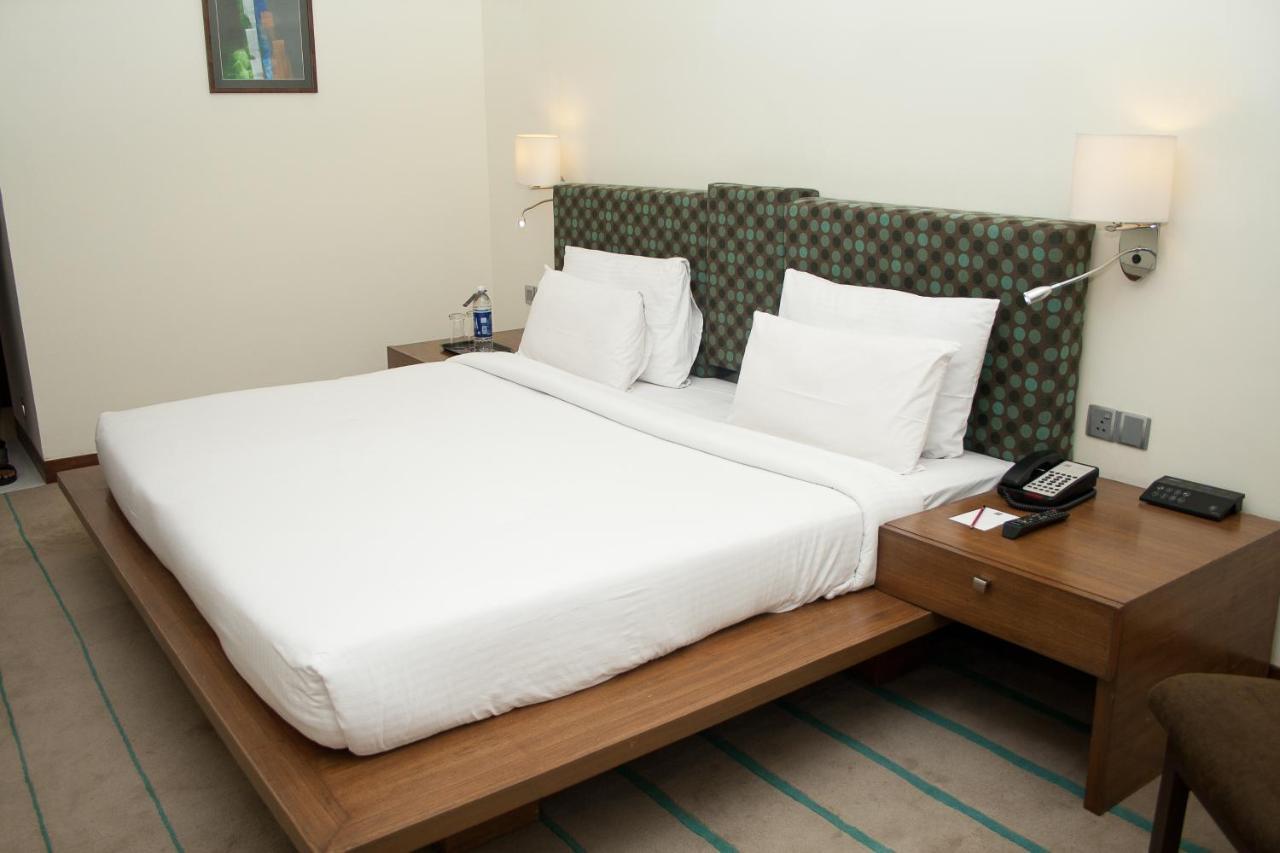 Hotel Parc Estique Pune Eksteriør billede