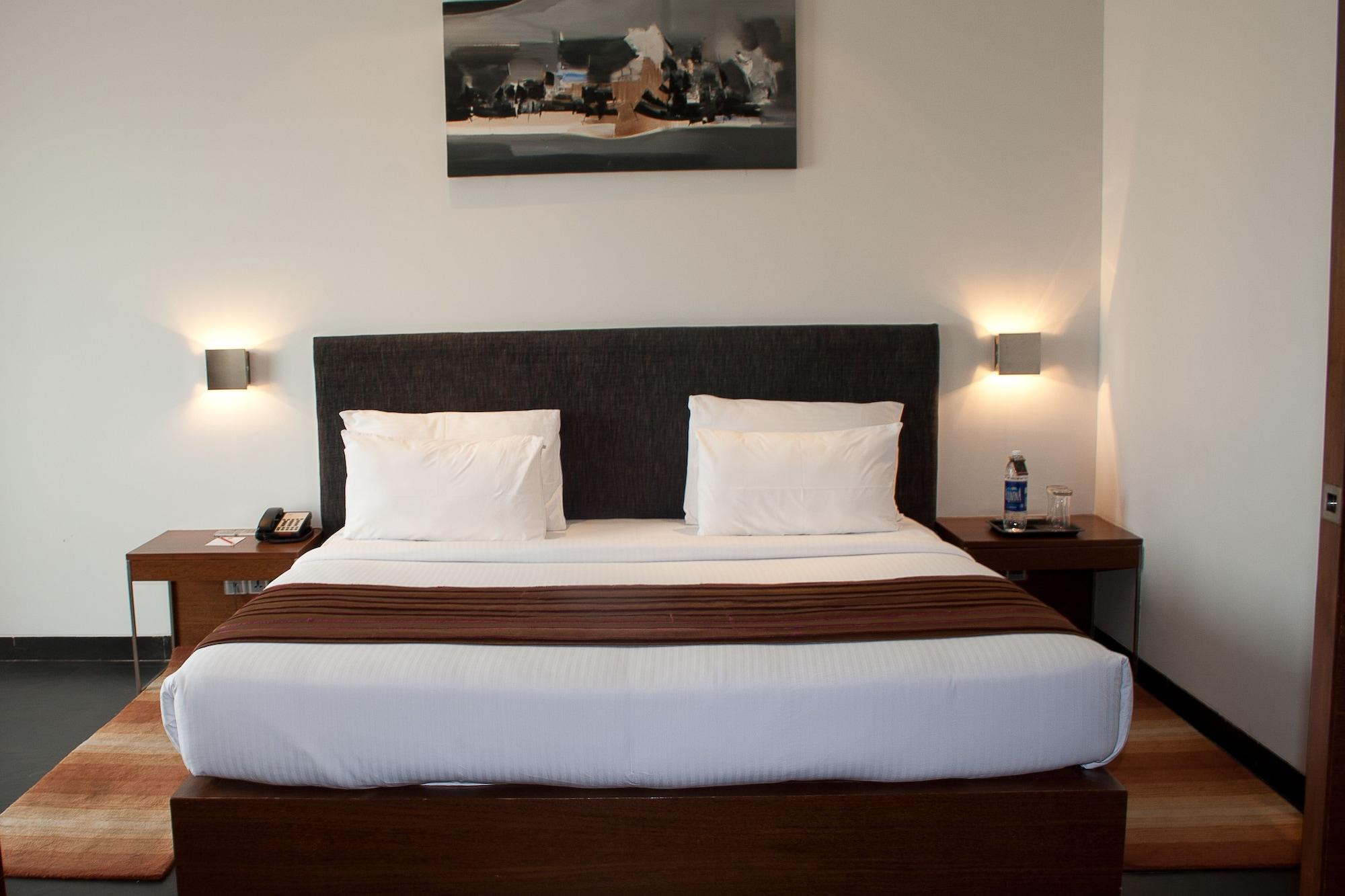 Hotel Parc Estique Pune Eksteriør billede