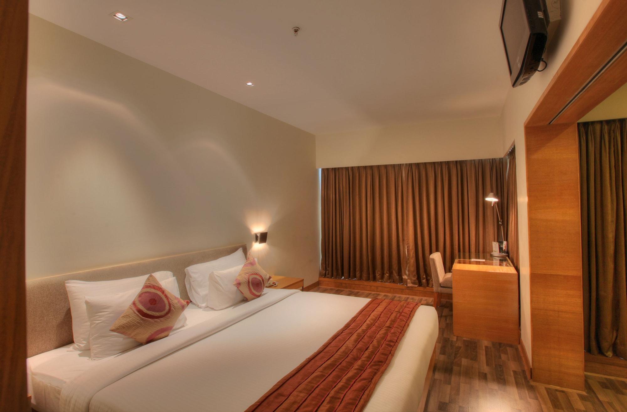 Hotel Parc Estique Pune Eksteriør billede