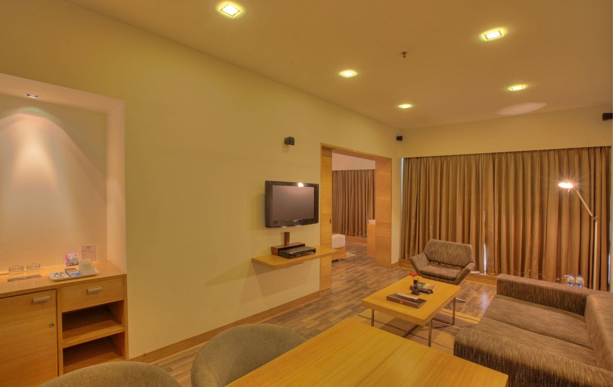 Hotel Parc Estique Pune Eksteriør billede