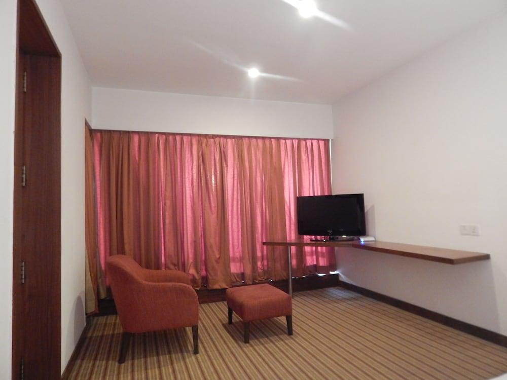 Hotel Parc Estique Pune Eksteriør billede