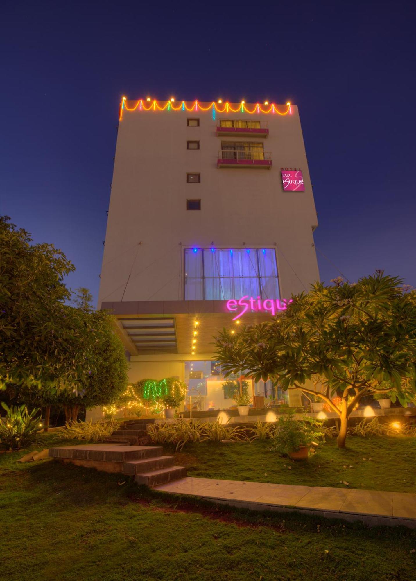 Hotel Parc Estique Pune Eksteriør billede