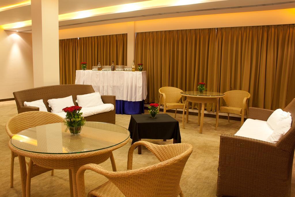 Hotel Parc Estique Pune Eksteriør billede