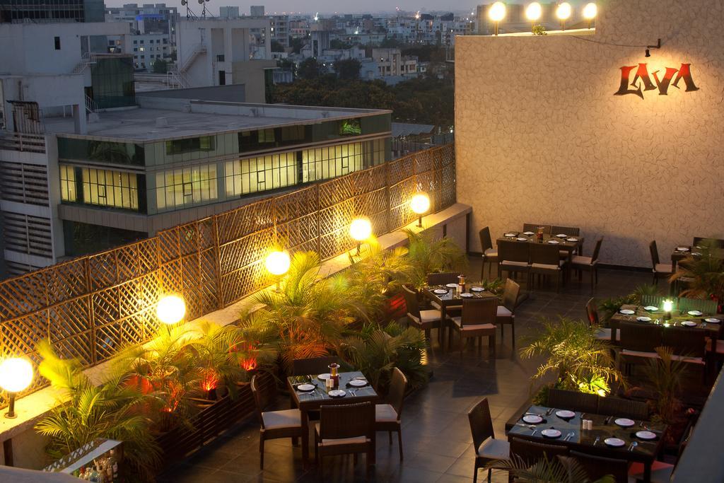 Hotel Parc Estique Pune Eksteriør billede