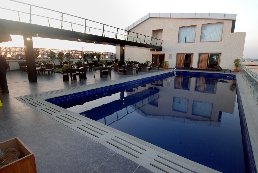 Hotel Parc Estique Pune Eksteriør billede