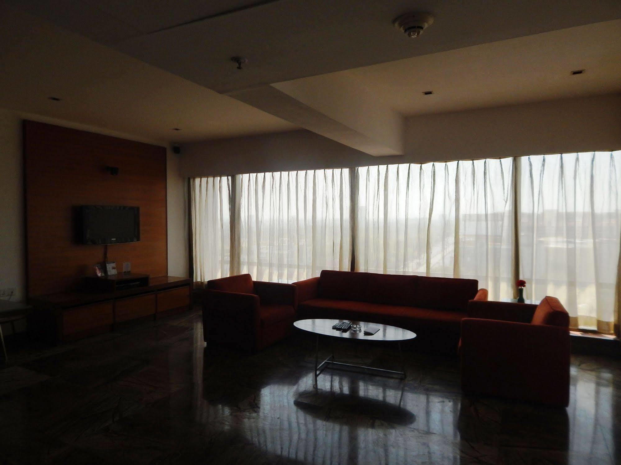 Hotel Parc Estique Pune Eksteriør billede