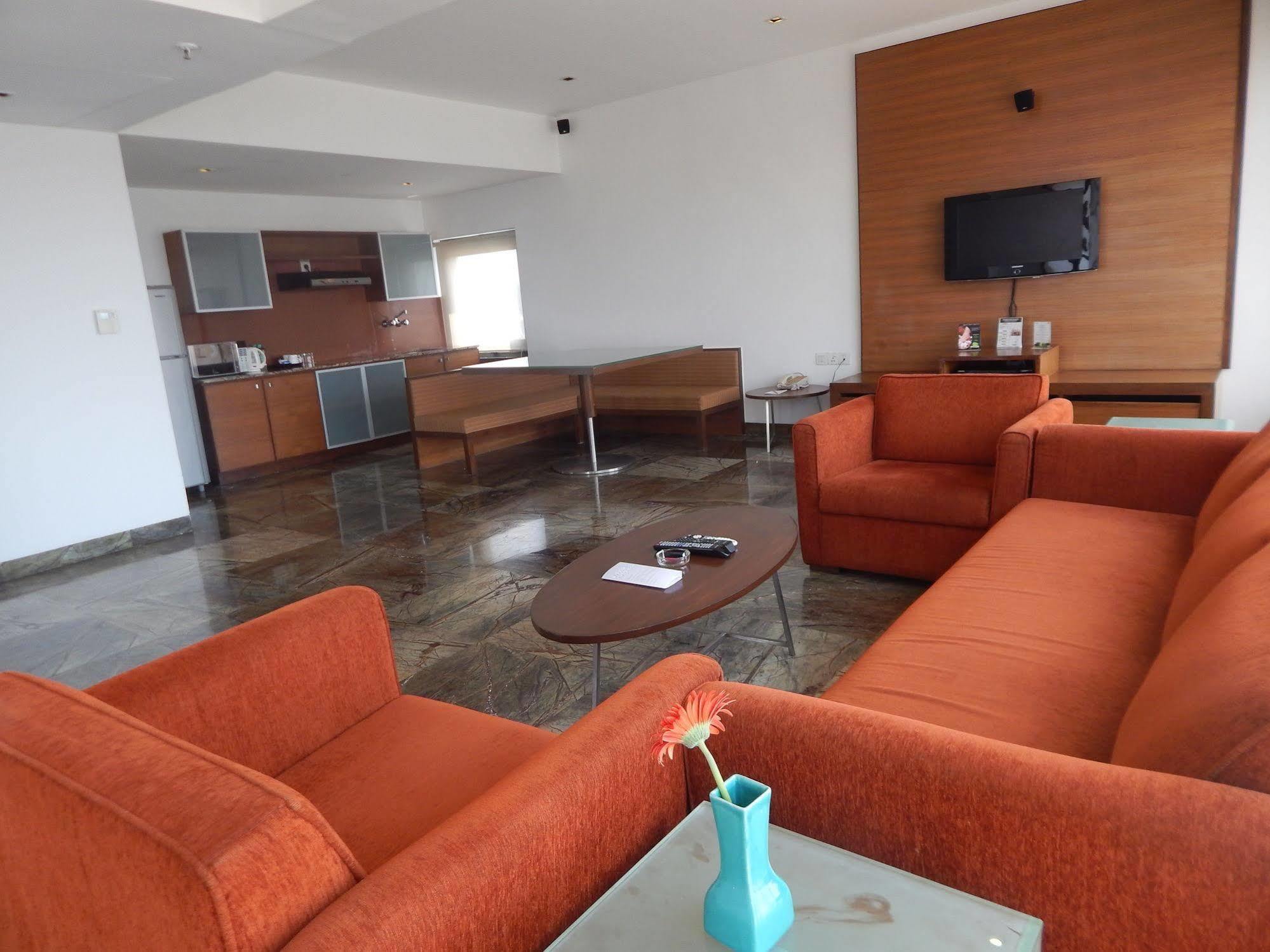 Hotel Parc Estique Pune Eksteriør billede