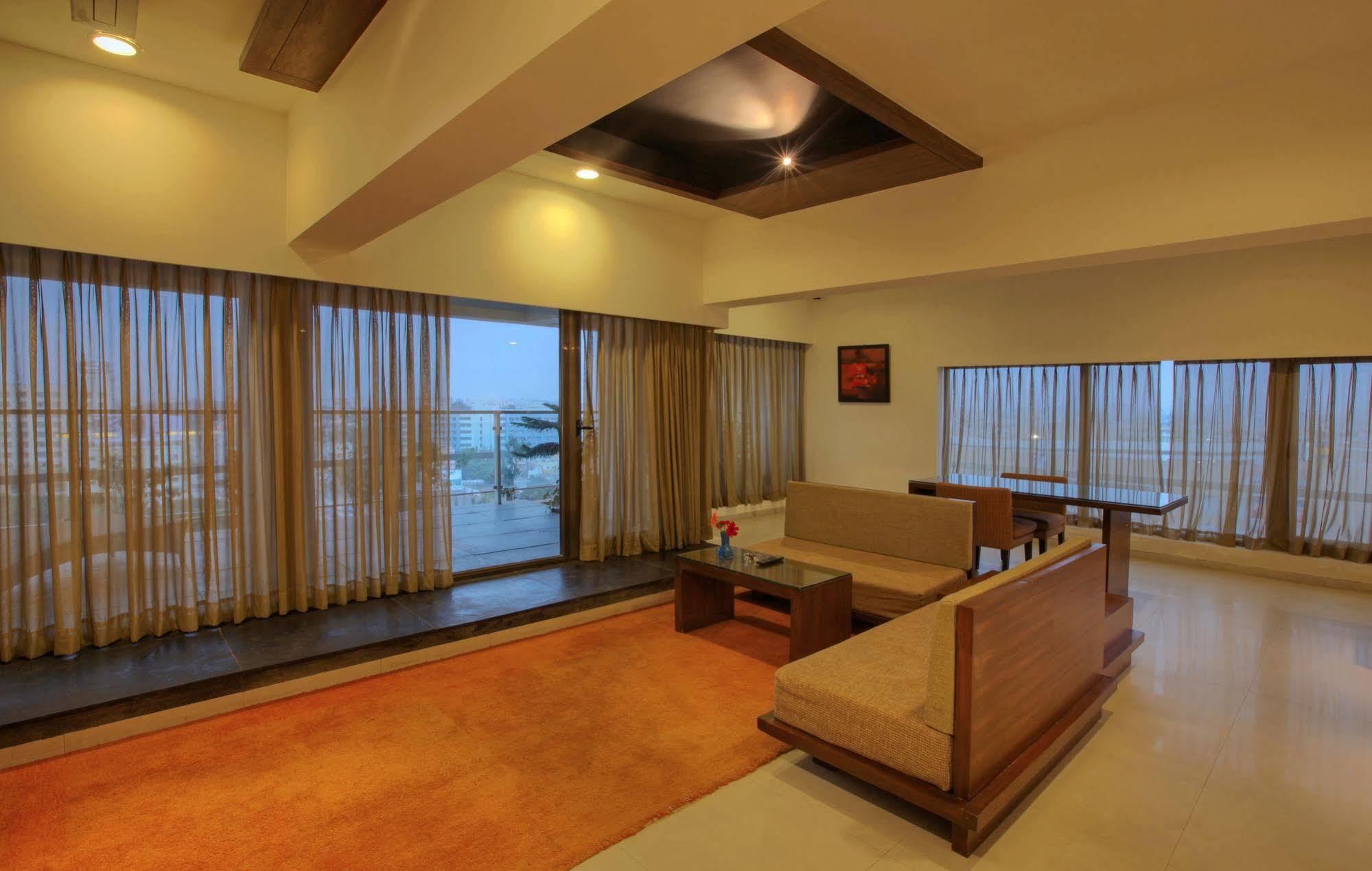 Hotel Parc Estique Pune Eksteriør billede