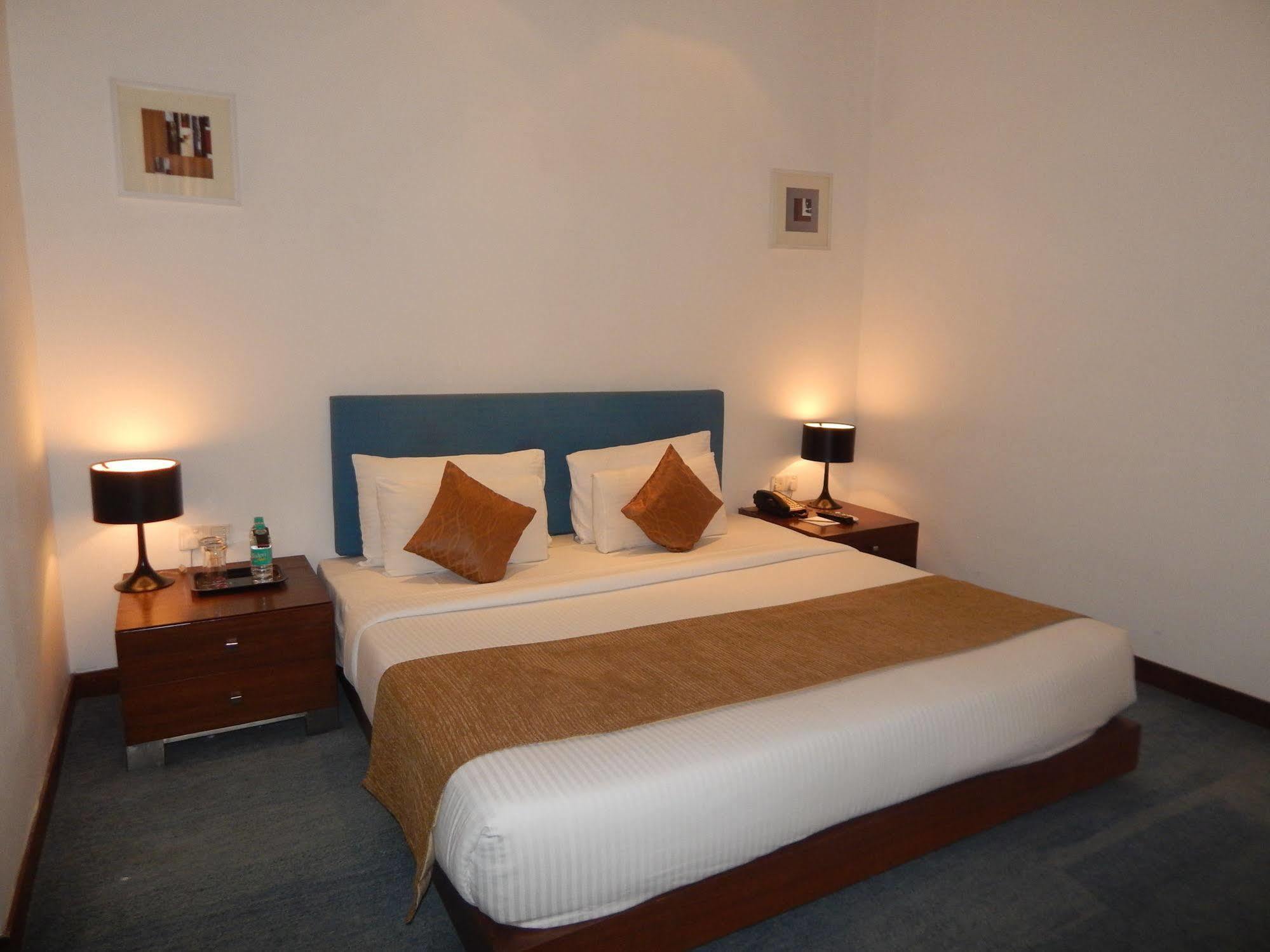 Hotel Parc Estique Pune Eksteriør billede