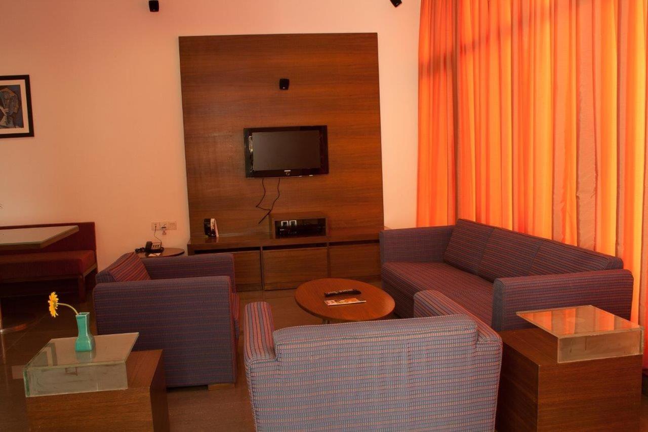 Hotel Parc Estique Pune Eksteriør billede